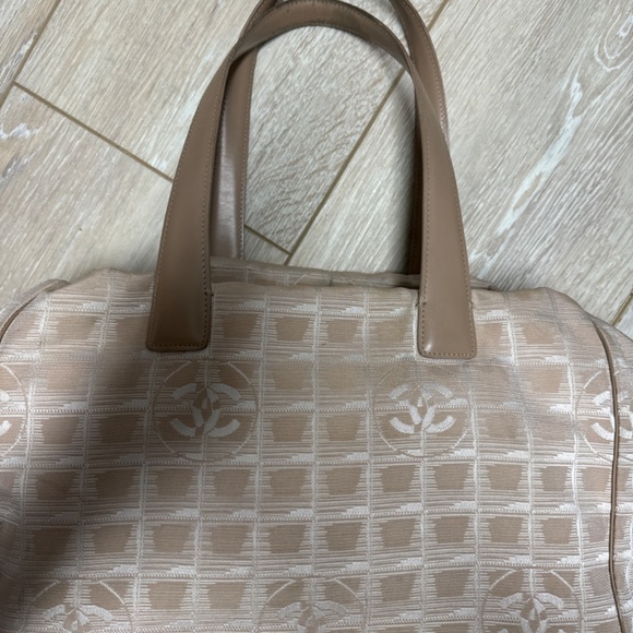 Chanel tote - Picture 1 of 9